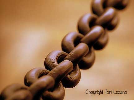 chain-Toni Lozano