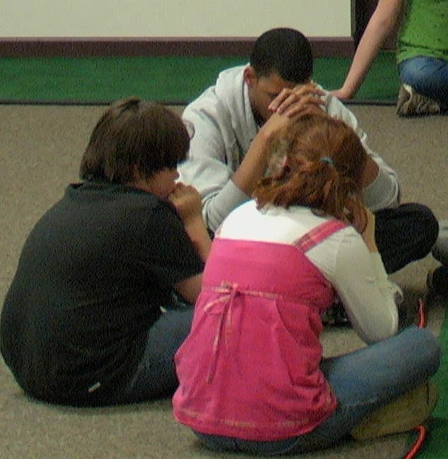 kids praying encountering God