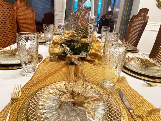 4 Ingredients that will help you create golden memories for your family & guests and an easy, beautiful Gold Christmas tablescape