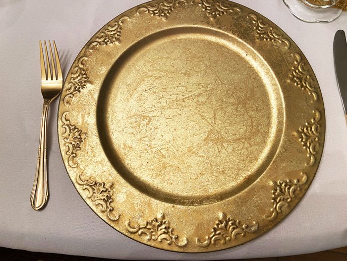 4 Ingredients that will help you create golden memories for your family & guests and an easy, beautiful Gold Christmas tablescape